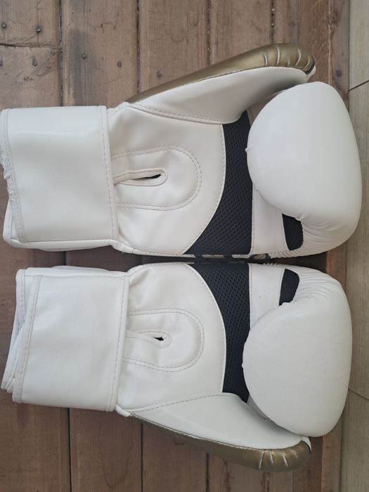 Продаю боксёрские перчатки компании Wusage