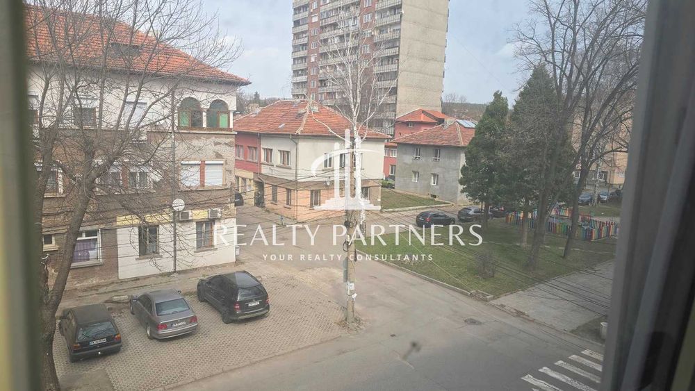 Тристаен апартамент в кв. Твърди ливади гр. Перник