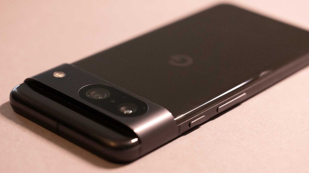 Google Pixel 8 cu accesorii