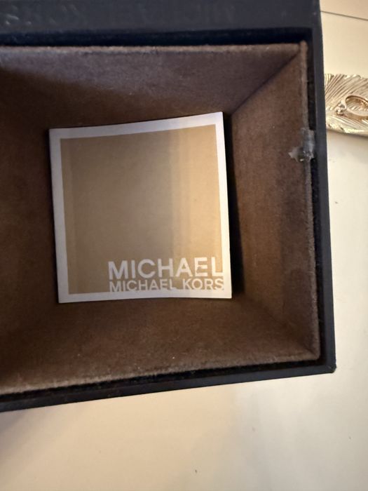 Продам часы Michael Kors, оригинал, б/у, 7000