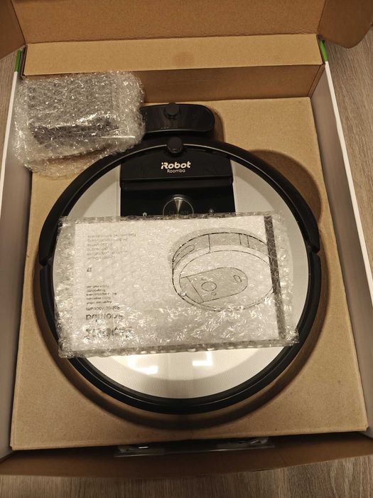 iRobot Roomba i7 (i7156) cu filtre si accesorii