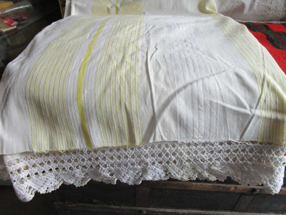 Автентичен кенарен горен чаршаф с жълти свилени ивици