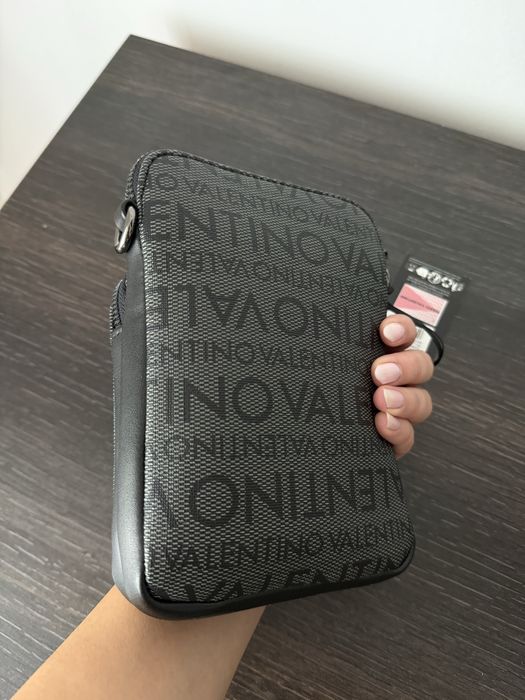 Valentino чанта през рамо в сиво и черно