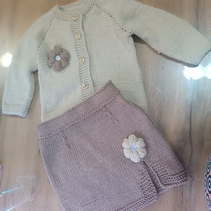 Вязанный комплект для годовалой девочки