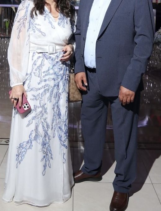 Продам нарядное платье в отличном состоянии