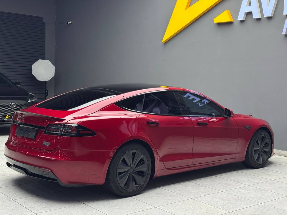 Продается Tesla Model S Plaid
