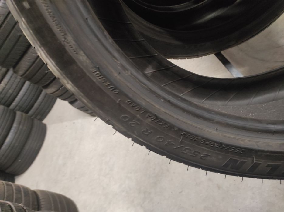 255/40/20 Michelin