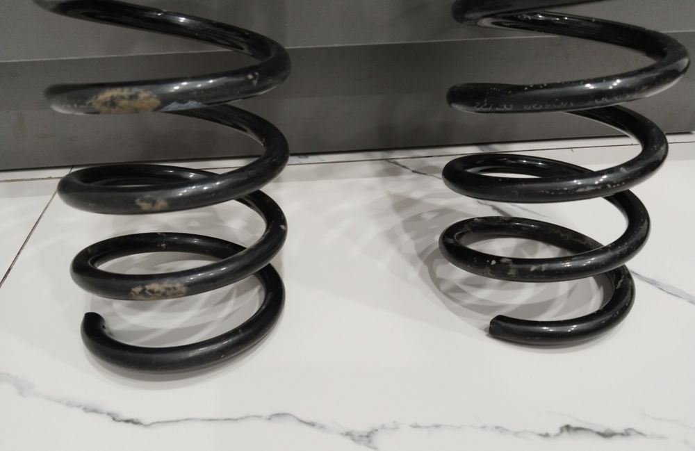 Audi 80 пружины задние