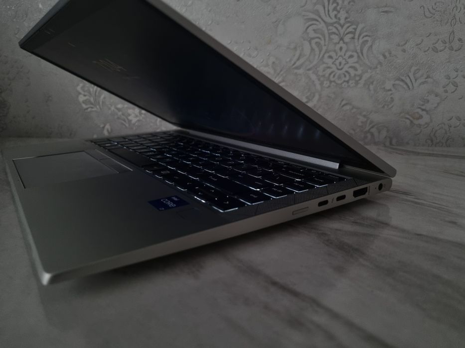 Hp elitebook g8 i7 iris xe