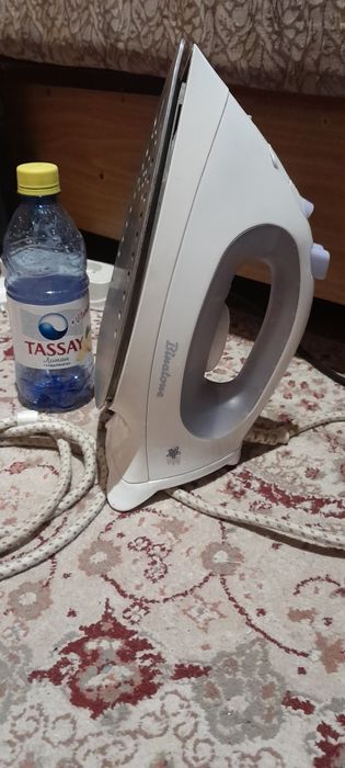 УТЮГ С ПАРОМ .  ,, Binaton " .