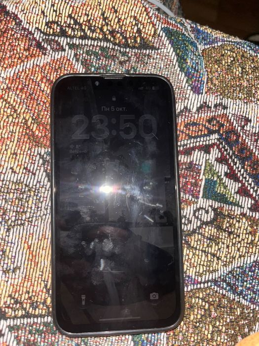 iPhone 13.