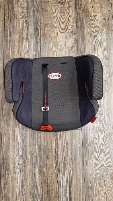 Автокресло Бустер HEYNER