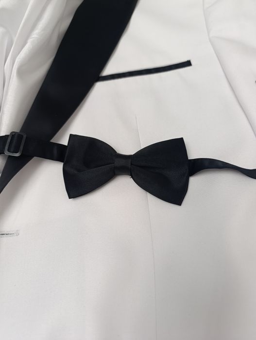 Продам белый смокинг.