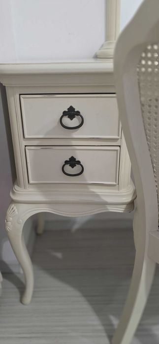 Set mobilier Willis & Gambier masă machiaj oglinda scaun