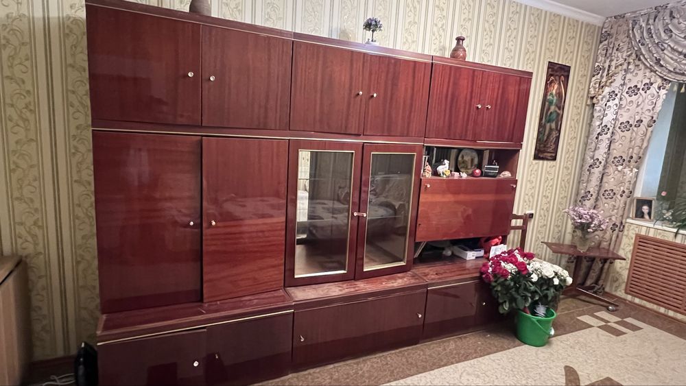 Мебельна стенка