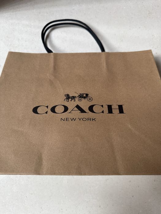 Комплект Coach портфейл + кардхолдър + ключодържател със стилен дизайн