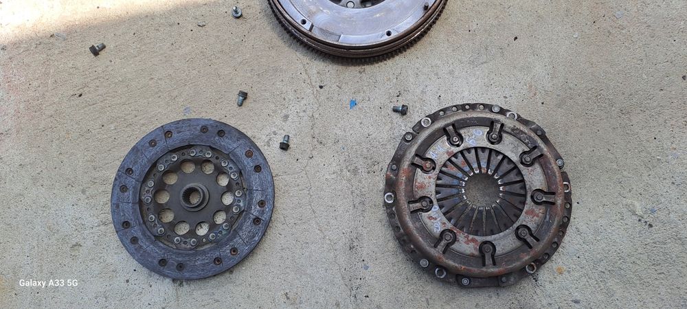 Съединител к-т с демпферен маховик АУДИ A-4/ Audi- 1.9тди 228мм.