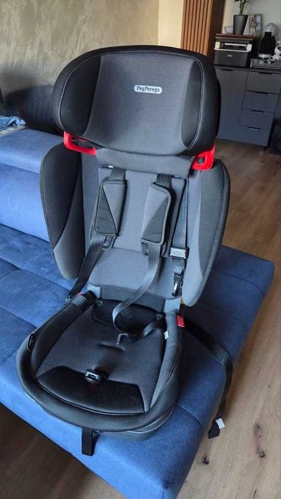 Продавам детско столче PegPerego, регулируемо от 9 до 18кг