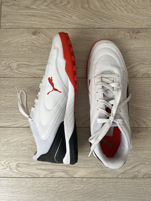 Ghete fotbal PUMA, marimea 46