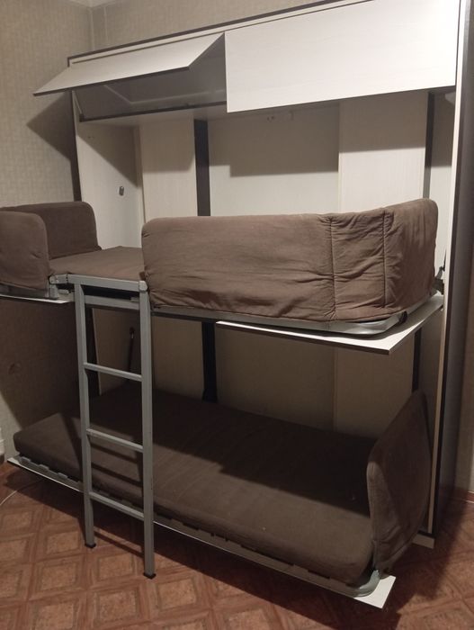 Продам двух ярусную кровать