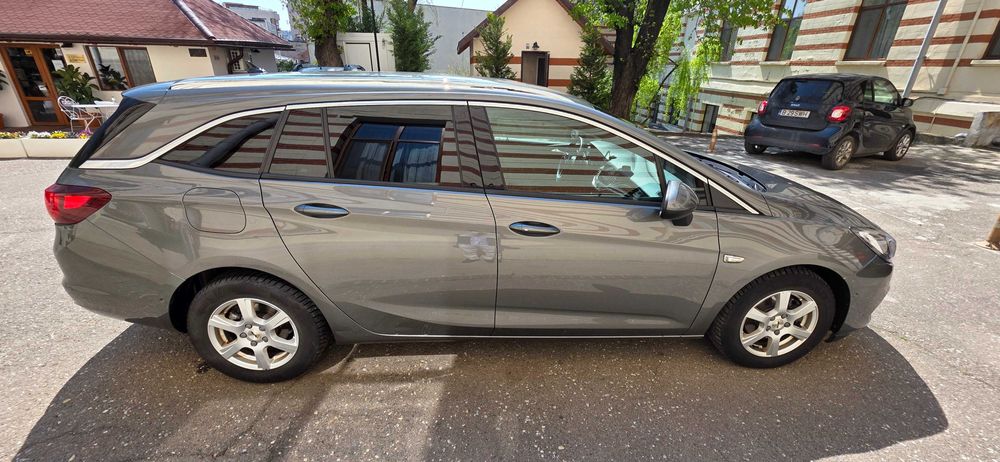 Vând Opel Astra 2020 Sports Tourer automată,  1.5 diesel, 111.000km reali, 122