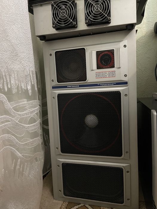 Микшерный пульт с усилителями и колонками