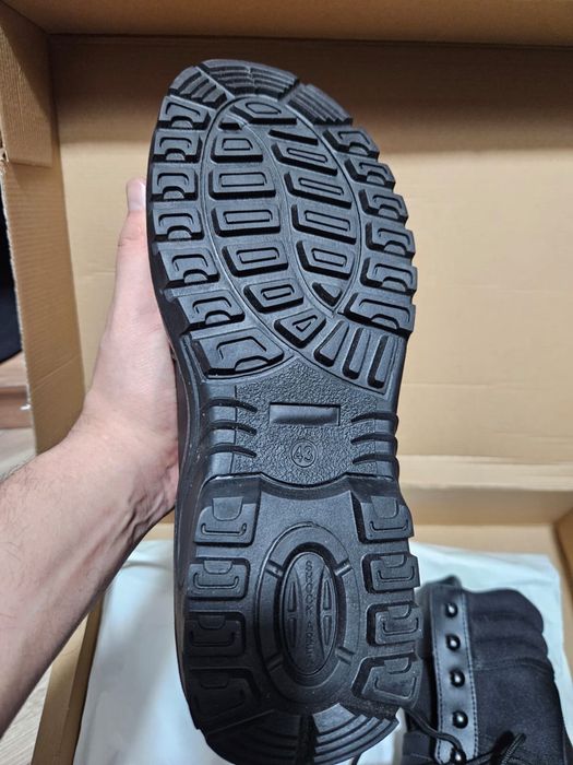 Продается новые берцы 43 размера