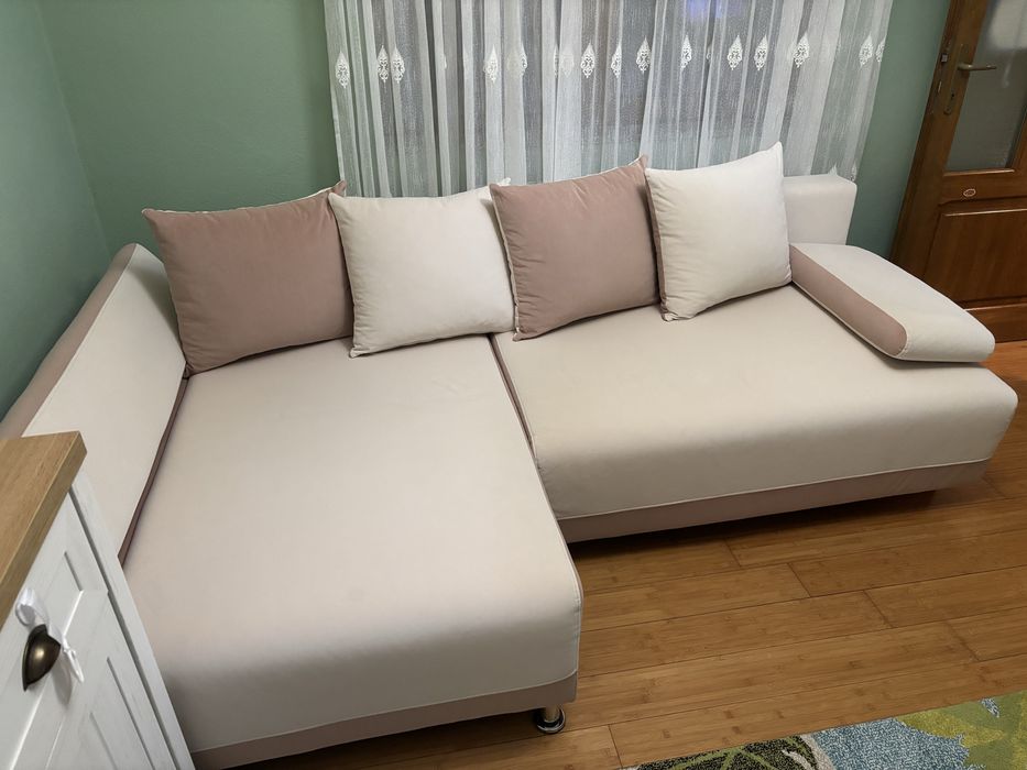 Colțar extensibil cu loc de depozitare, în stare foarte bună