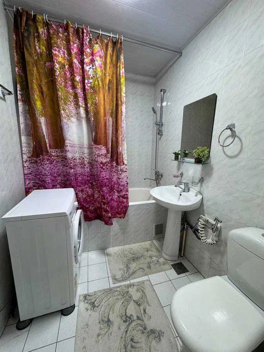 Продаётся просторная квартира в центре на Дархане ор-р стадион Старт.