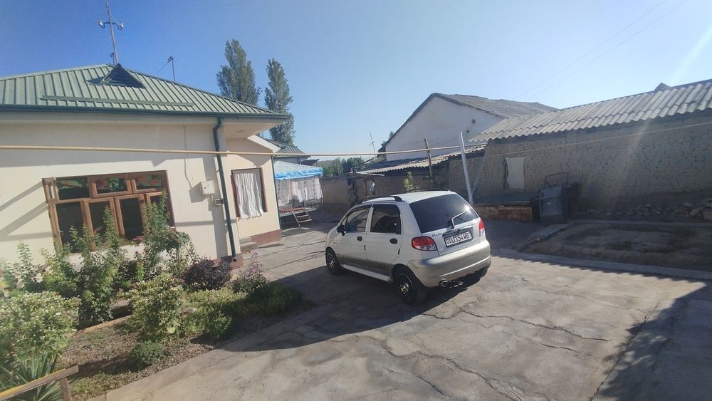 Surumda uchastka sotiladi