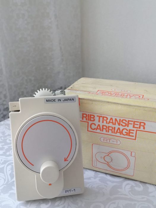 Продается вязальная машина