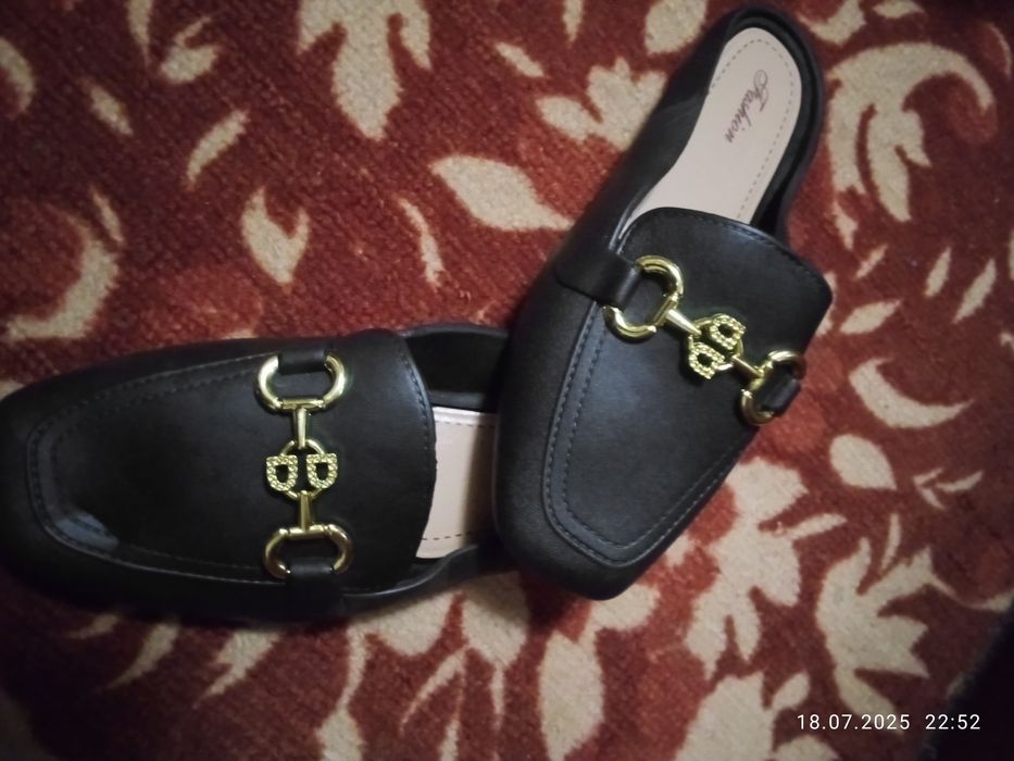 Продам шлепки женские