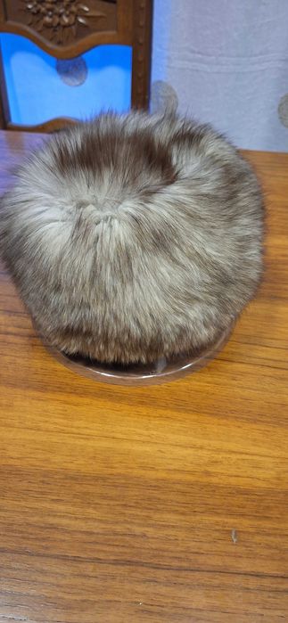 caciula vulpe argintie 140lei guler nurca 80 lei caciula nutrie 90 lei