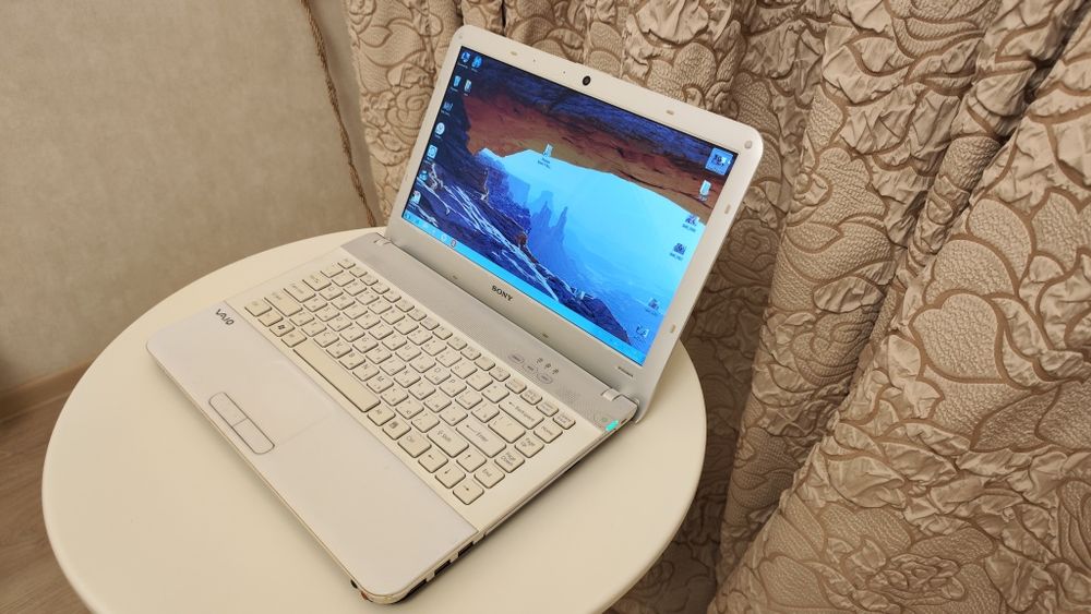 Sony VPCEA3M1R ноутбук