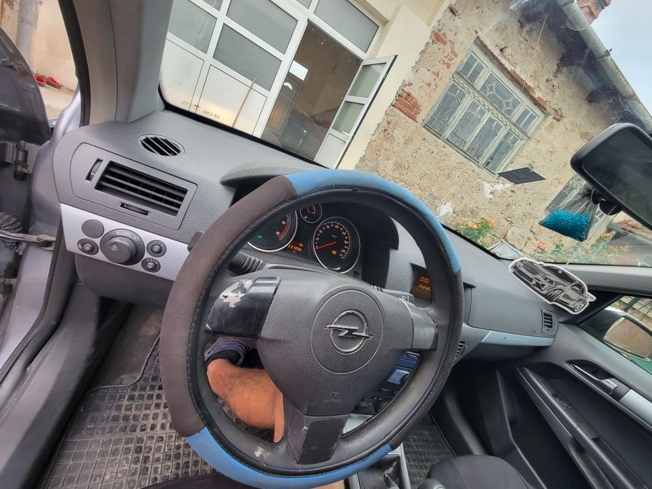 Vând Opel astra h 1.7 cdti.