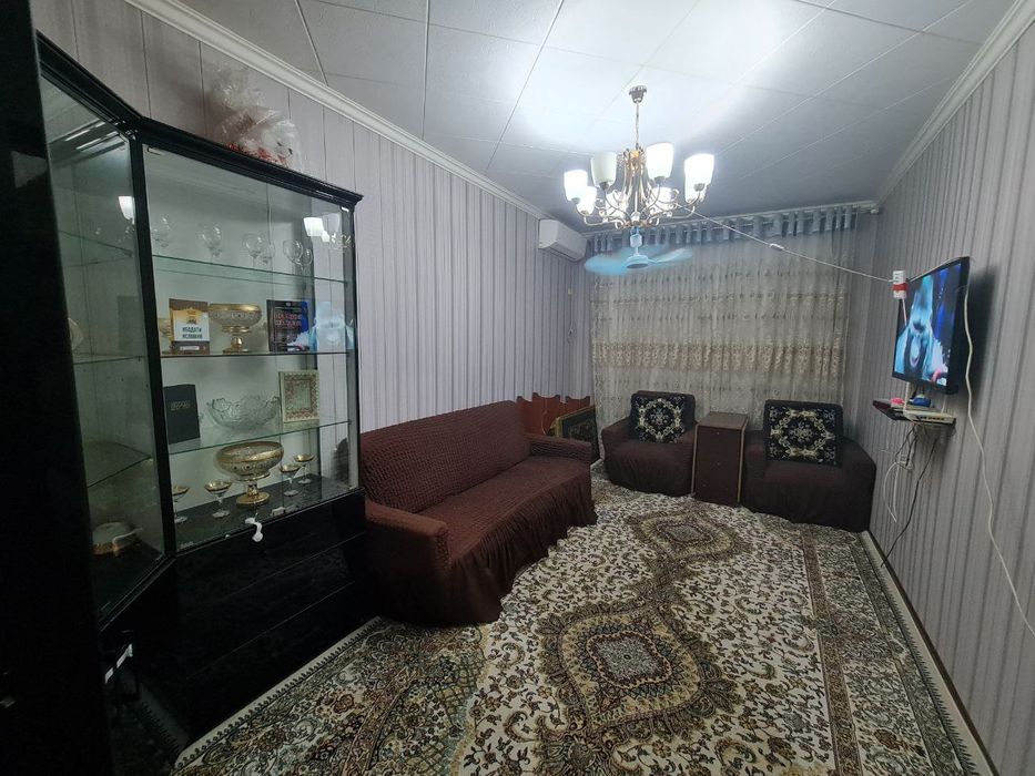 Продаю квартиру 1 этаж 3 комнатная со всеми удобствами.