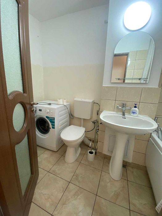 Inchiriez apartament o camera alfa
