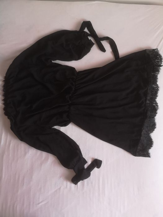 черна елегантна рокля