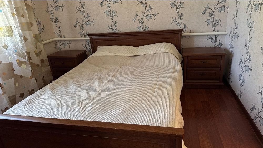 Продам спальный гарнитур