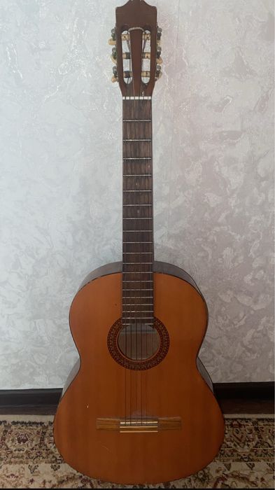 Продам гитару yamaha c40