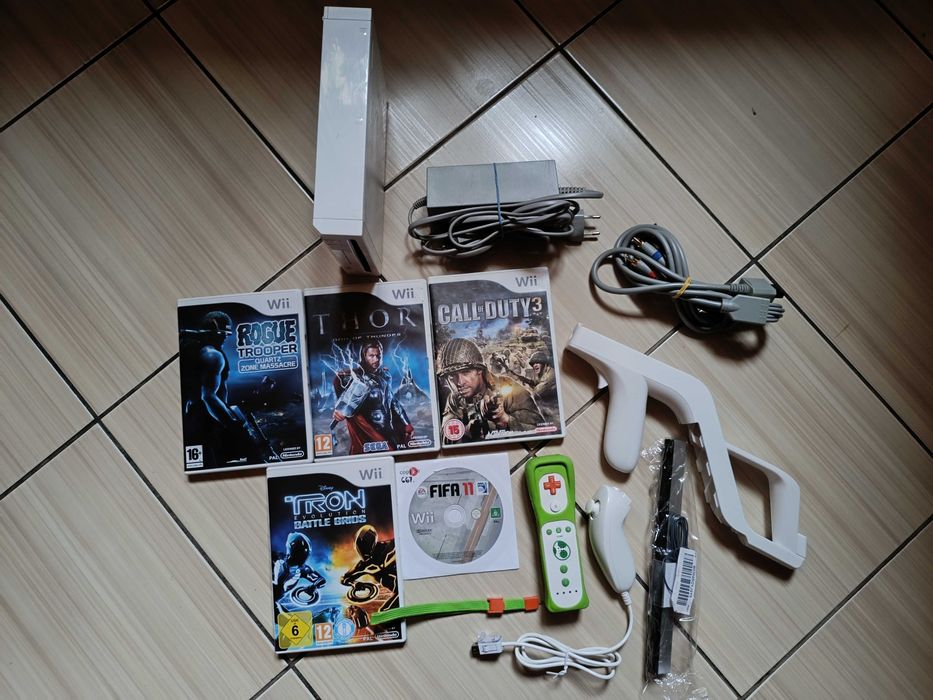 Wii full cu accesorii jocuri originale Fifa 11 Thor Call Of Duty Tron