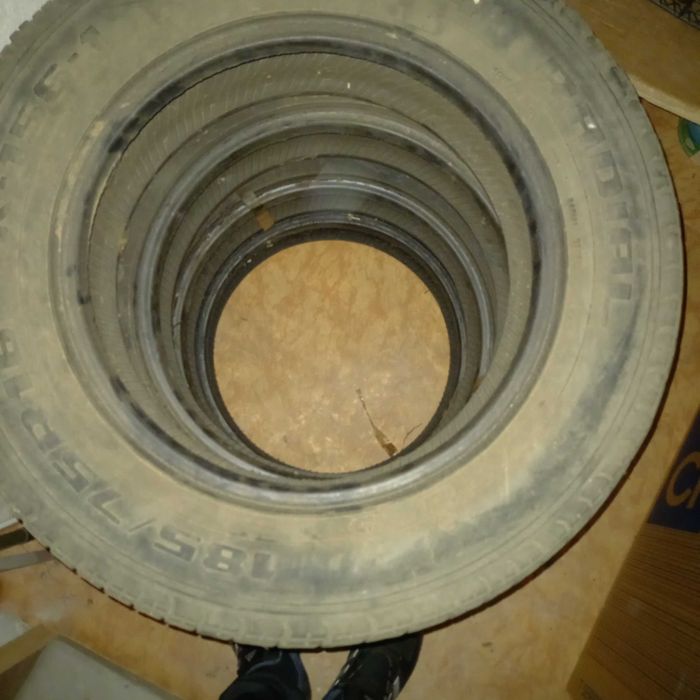 Гуми 185/75/16 в добро състояние