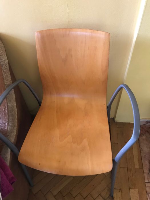 Scaun Gorka de Jorge Pensi pentru Akaba ,lemn de fag/aluminiu turnat