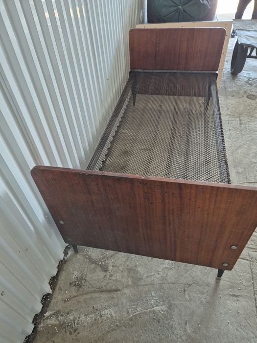 Продам  кровать 4 штуки б.у