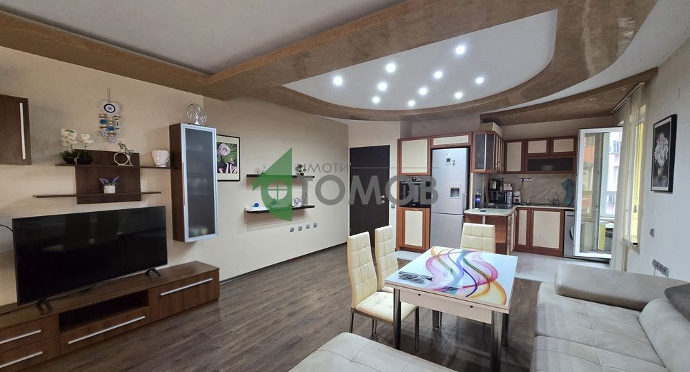 Прекрасно обзаведен тристаен апартамент в кв. Билла 1