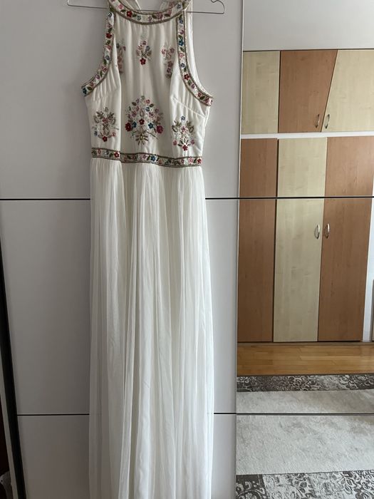 Vand rochie eleganta ,cusuta manual