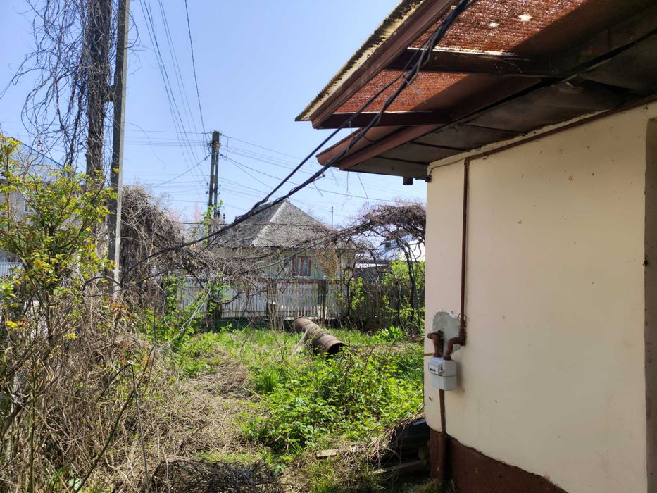 La 3 km de Campina, in Banesti, casa batraneasca, teren 584 mp