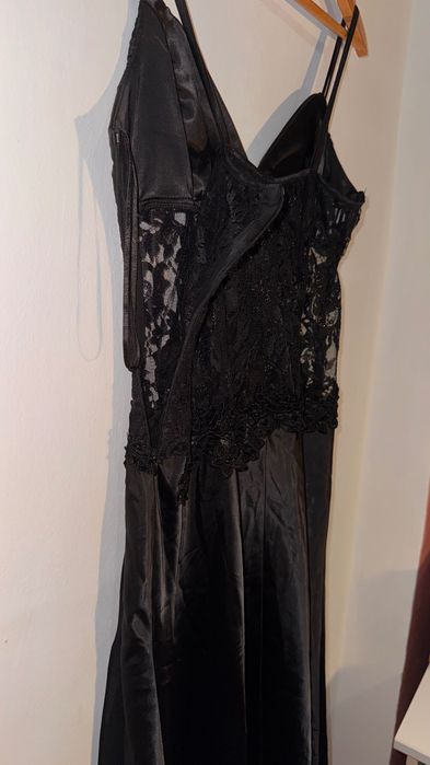 Rochie neagră din satin, de seară/nunta/evenimente,cu decolteu+dantela