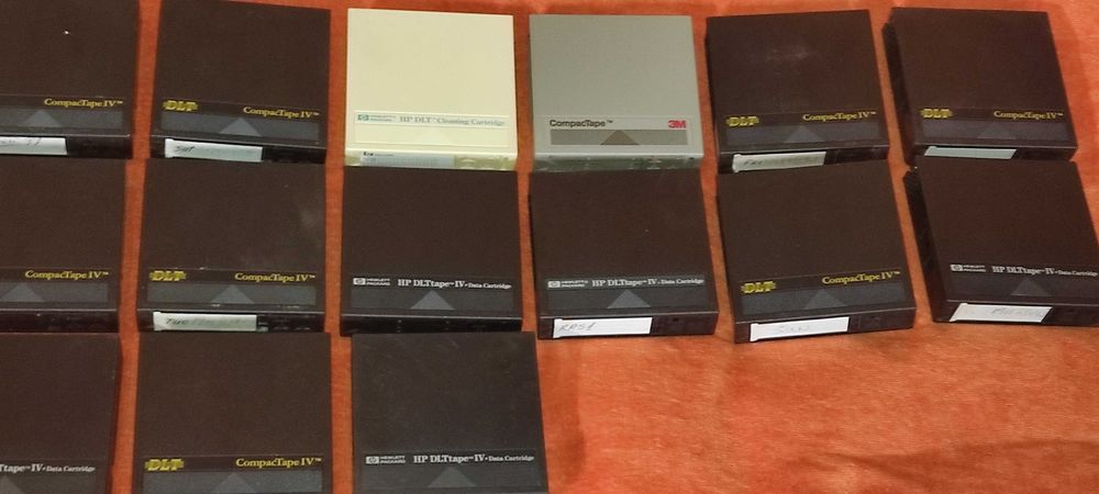 15 bucati Casete / cartdrige - de stocare de date ( DLT )