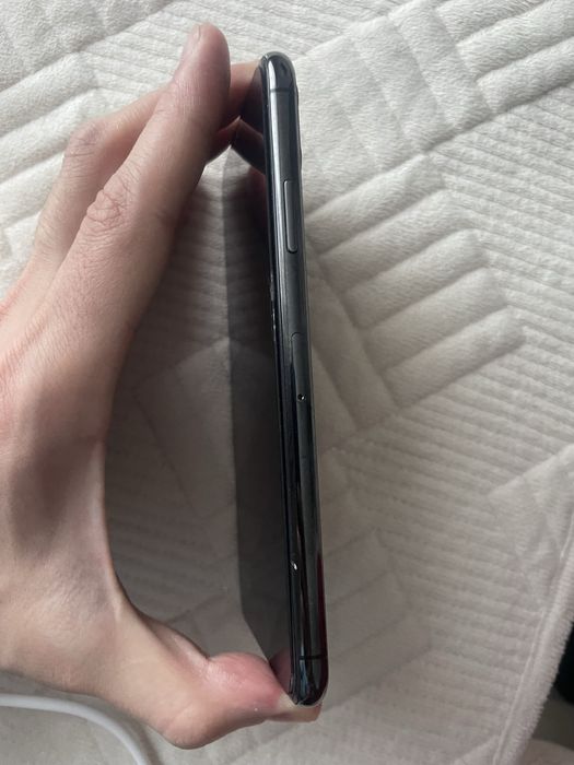 Продам Iphone 11 PRO Max